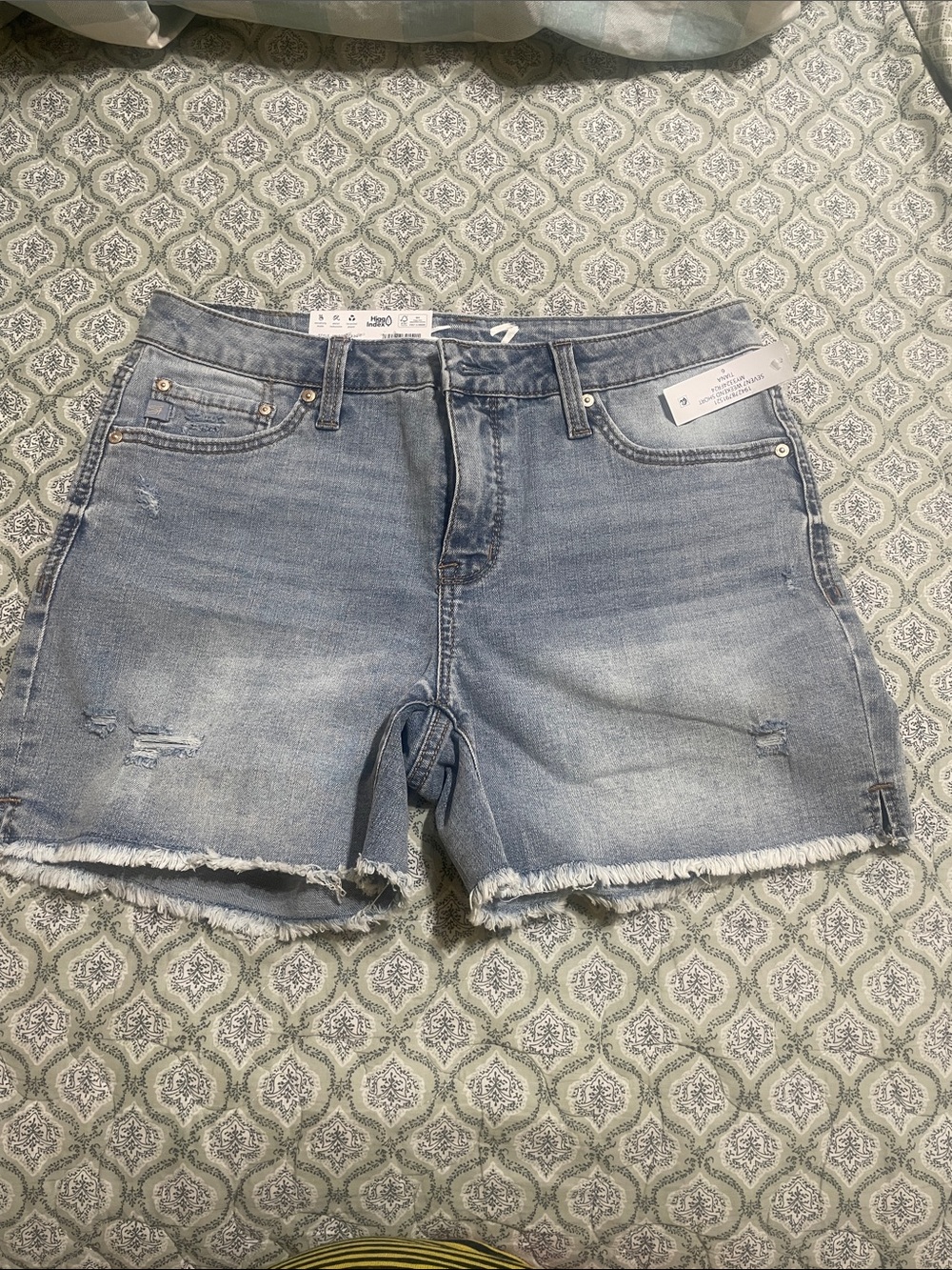 BNWT Seven7 Light Blue Weekend Denim Shorts with Frayed Hem, 5” inseam , Size 6